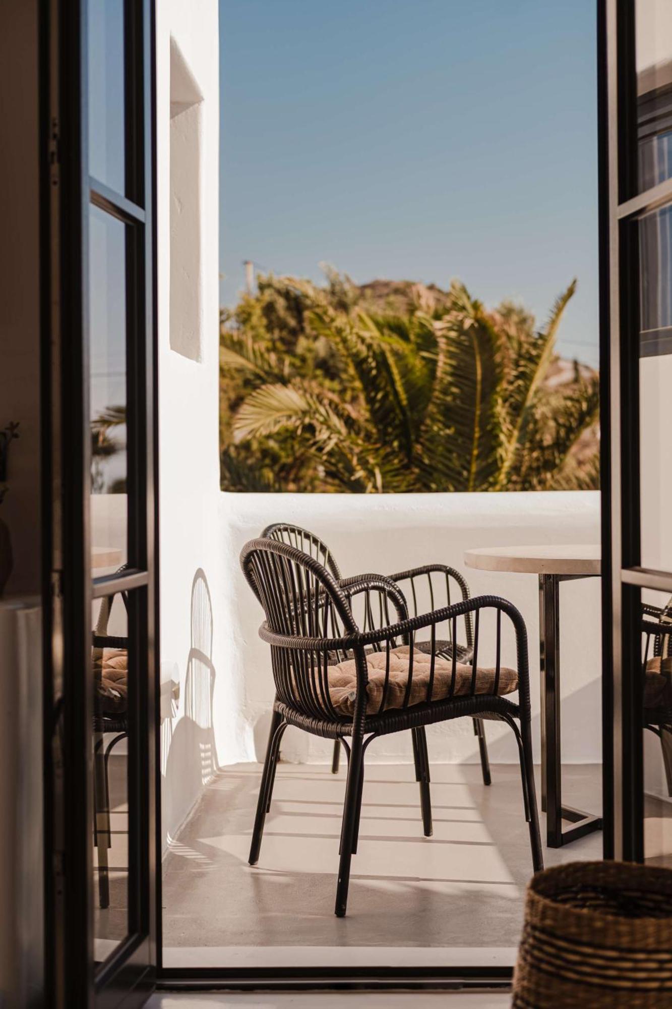 Nobu Hotel Santorini (Adults Only) Имеровигли Экстерьер фото